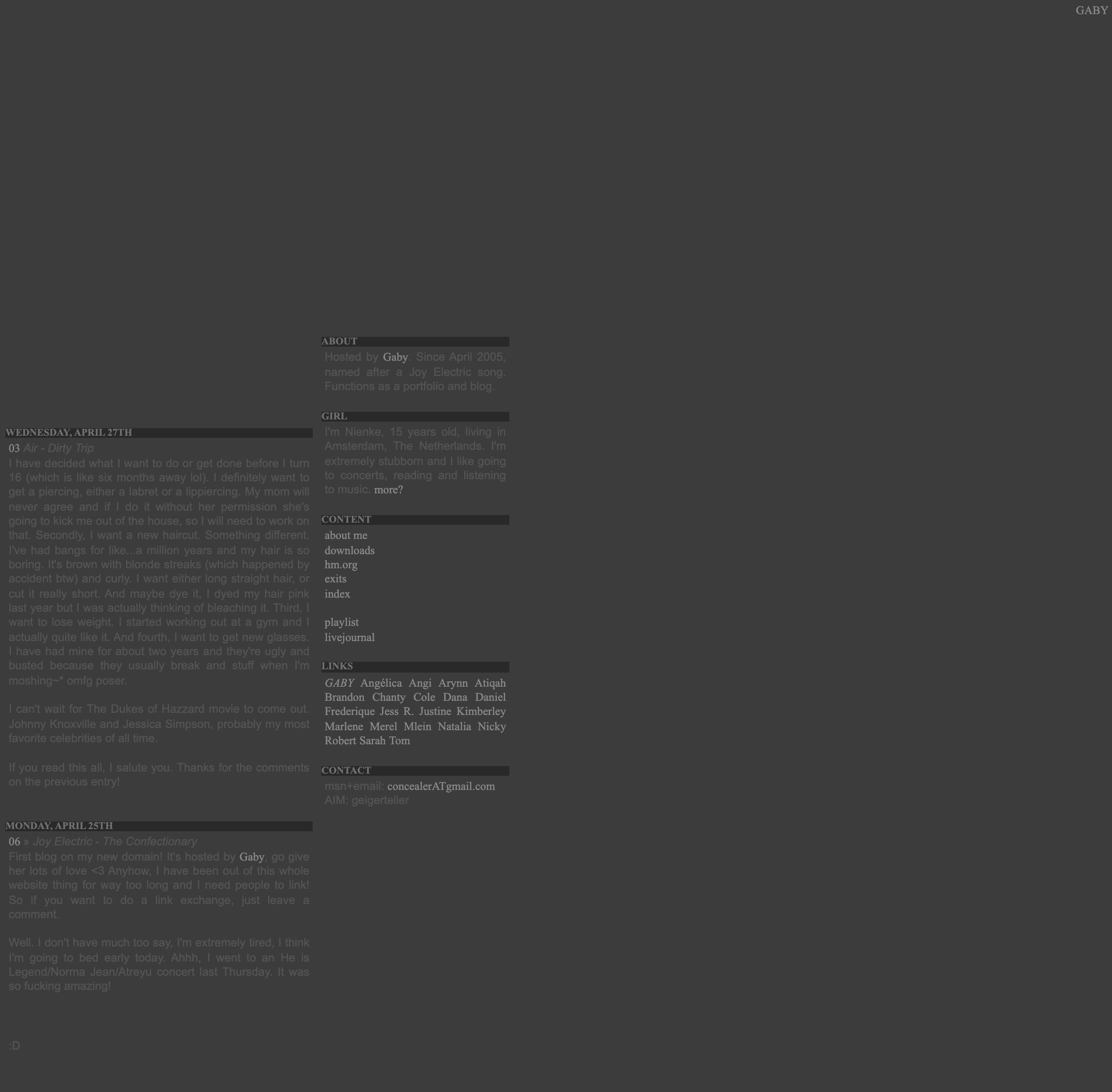 A dark grey page with grey blog posts on the left and a sidebar with about, girl, content, links and contact headings